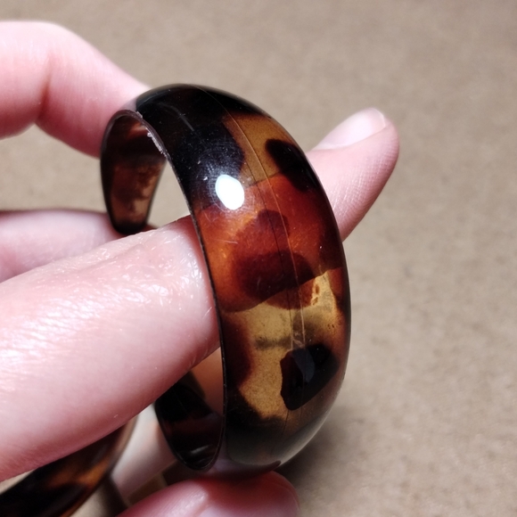 Hoop earrings with leopard print - Picture 8 of 9